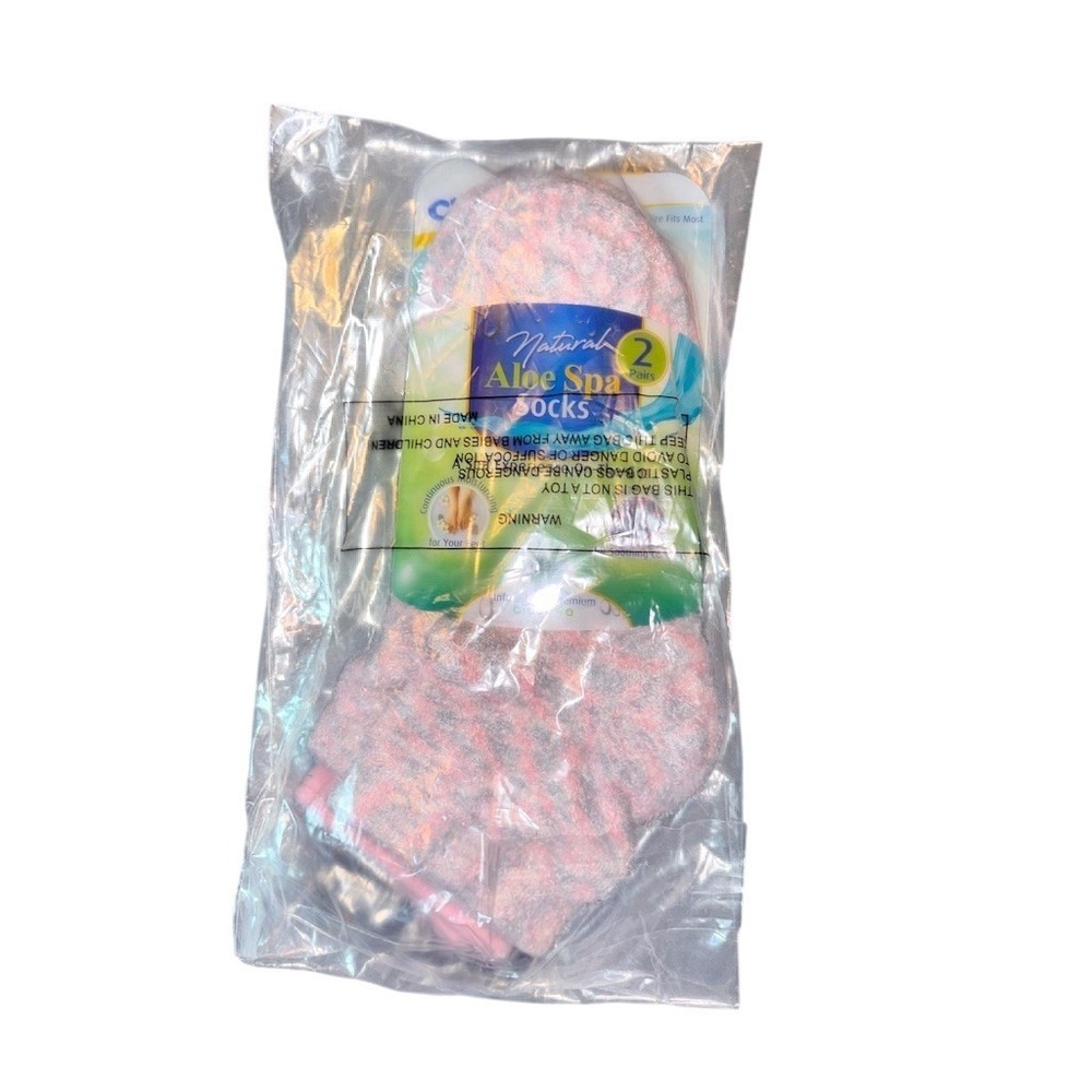 Cloudz Aloe Infused Spa Socks Unisex Pink Soft Plush Moisturizing 2 Pairs NEW